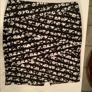 White House/Black Market B&W Skirt #1. Size 4
